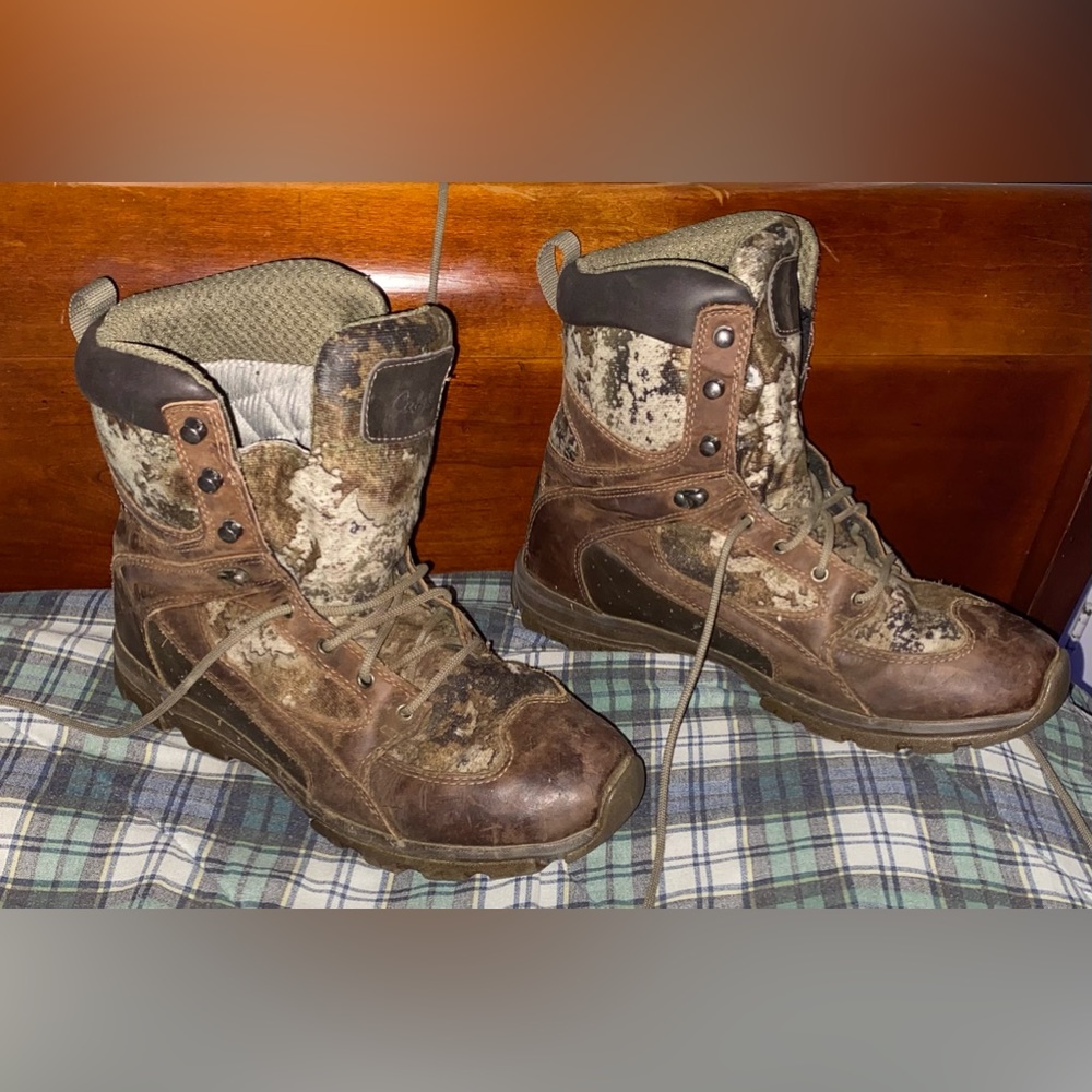 Men’s water proof Cabelas size 10 boots